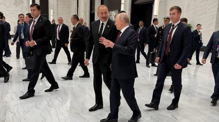 Əliyev Putinlə söhbət edib