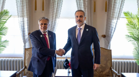 İshaq Dar və Hakan Fidan Məkkə sazişini müzakirə ediblər