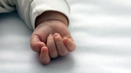 Göyçayda 3 aylıq körpə pilləkəndən yıxılaraq ölüb