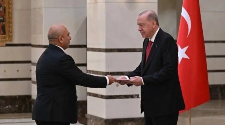 Rəşad Aslanov etimadnaməsini Ərdoğana təqdim edib