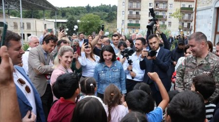 Xarici diplomatlar Şuşanın Birinci yaşayış məhəlləsini ziyarət ediblər