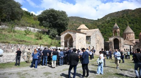 Xarici diplomatlar Xudavəng monastır kompleksini ziyarət ediblər
