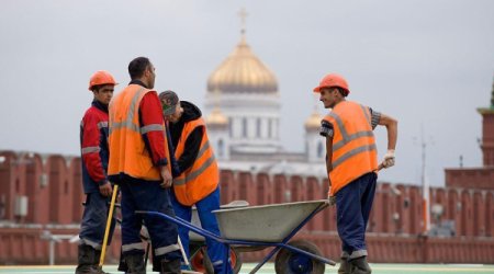 Почти 100 тысяч узбекистанцев уехали из России за 10 дней