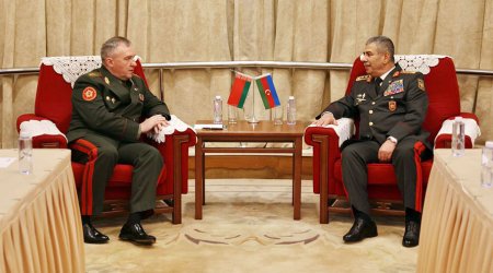 Azərbaycan və Belarus müdafiə nazirləri Pekində görüşüb