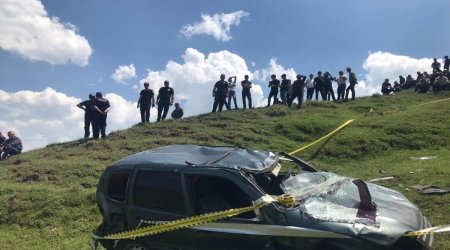 
В Гёйгёле перевернулся автомобиль, пострадали три человека