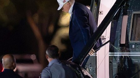 Дональд Трамп досрочно вернулся в Вашингтон