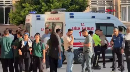 Türkiyədə məktəb qarşısında silahlı hücum olub, 4 şagird yaralanıb