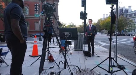CNN, MS NOW и Politico подали в суд на Белый дом из-за отзыва аккредитаций