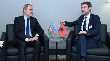 Ceyhun Bayramov Albaniyalı həmkarı ilə Ermənistanla sülh səylərini müzakirə edib