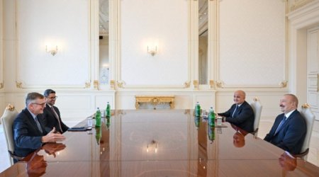 President Aliyev receives Neuberger Berman CEO George Walker