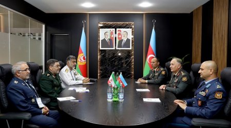 Kərim Vəliyevlə İran generalı hərbi əlaqələri müzakirə ediblər