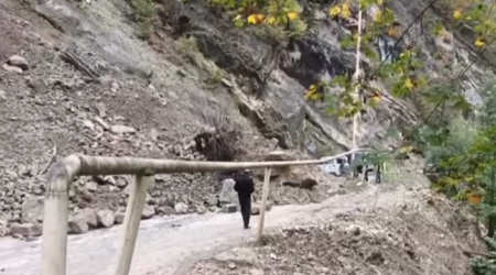Quba-Xınalıq yolunda sürüşmə baş verib, hərəkət dayanıb - Video