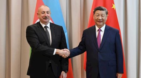İlham Əliyev Si Cinpini Çinin Milli Günü münasibətilə təbrik edib
