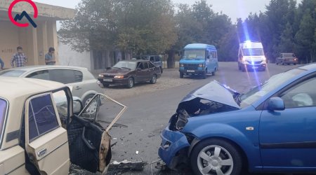 Bərdədə iki avtomobil toqquşub, xəsarət alanlar var
