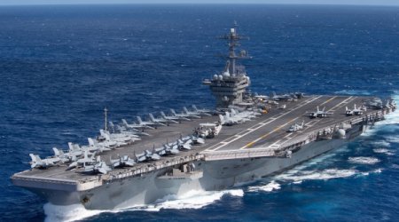 США перебрасывают на Ближний Восток авианосец и морпехов
