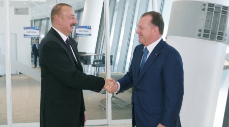 Алиев наградил Визера