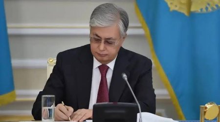 Токаев освободил от должностей двух вице-министров обороны и главкома ВМС Казахстана