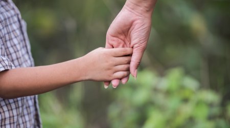 
Valideyn himayəsindən məhrum uşaqların övladlığa götürülməsi qaydasına dəyişiklik edilib