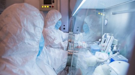 

ÜST Rusiyada laboratoriya əməkdaşının ölümünü izləyir
