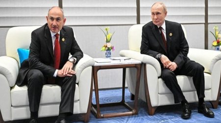 Pashinyan and Putin hold phone talks