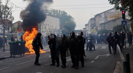 В Париже в ход пошли дубинки и слезоточивый газ
