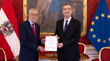 Kamil Xasiyev etimadnaməsini Avstriya Prezidentinə təqdim edib