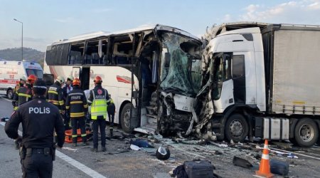 Автобус и грузовик столкнулись в Турции: много погибших и пострадавших