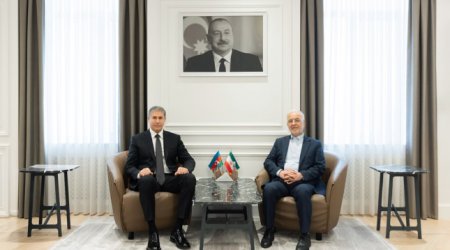 Vilayət Eyvazov iranlı həmkarı ilə görüşüb