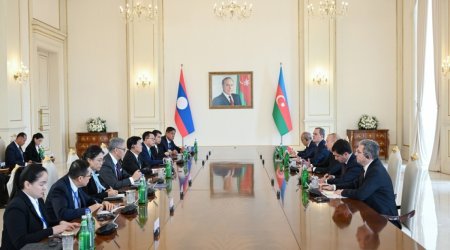 
İlham Əliyevin Laos Prezidenti ilə geniş tərkibdə görüşü olub