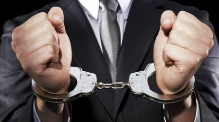 Astarada fizika müəllimi polisin qanuni tələbinə tabe olmadığı üçün həbs edilib