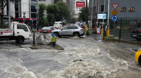 İstanbulda leysan yolları su altında qoyub, əyani tədris dayandırılıb