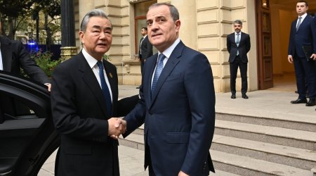 
Ceyhun Bayramov Çinin xarici işlər naziri ilə görüşüb