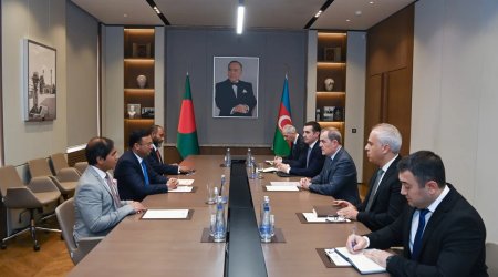 Ceyhun Bayramov Banqladeşin xarici işlər üzrə dövlət naziri ilə görüşüb