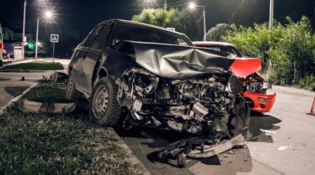 Naftalanda iki avtomobil toqquşub, xəsarət alanlar var