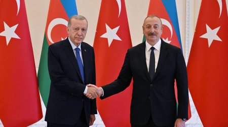 Ərdoğan Azərbaycanı Müstəqilliyin Bərpası Günü münasibətilə təbrik edib