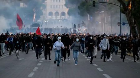Albaniyada etirazlar davam edir, Rama istefa verməkdən imtina edir