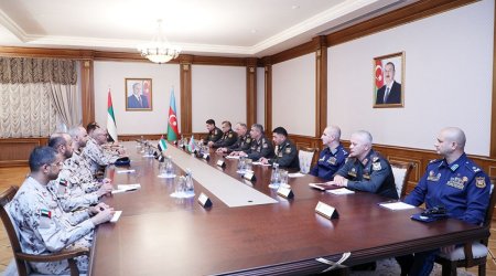 Azərbaycan və BƏƏ arasında hərbi əməkdaşlıq müzakirə olunub