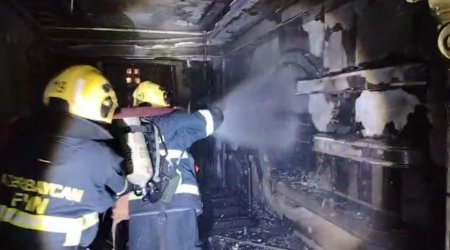 Bakıda çoxmərtəbəli yaşayış binasında yanğın baş verib, sakinlər təxliyə edilib