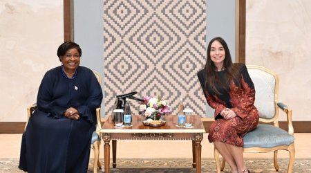 
Leyla Əliyeva Səmərqənddə Zimbabvenin birinci xanımı ilə görüşüb