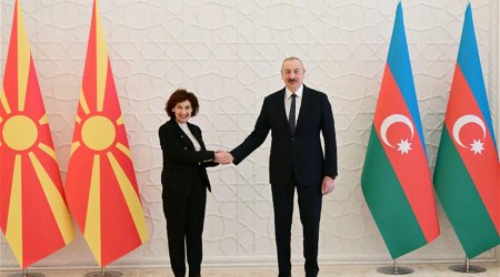 Həmkarı İlham Əliyevə zəng edib