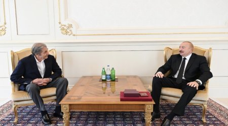 İlham Əliyev Fərhad Xəlilova &ldquo;İstiqlal&rdquo; ordenini təqdim edib