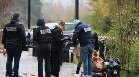 Paris yaxınlığındakı hücumdan sonra üç nəfər saxlanılıb, şübhəlinin həbs müddəti uzadılıb