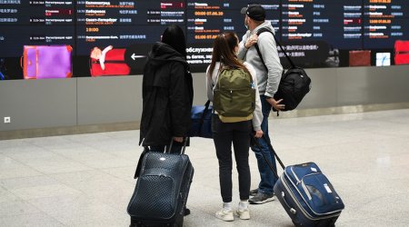 В трех аэропортах Москвы задержано или отменено более 210 рейсов