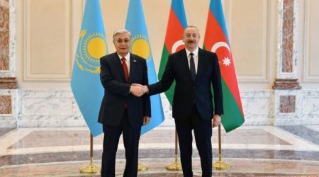 İlham Əliyev Tokayevi təbrik edib