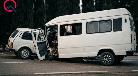 Ağcabədidə &ldquo;Niva&rdquo; mikroavtobusla toqquşub, xəsarət alanlar var