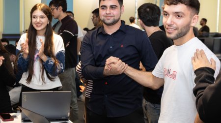 Süni intellektlə idarə olunan 32 komanda virtual futbol meydanında mübarizə aparıb