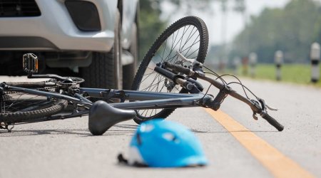 В Баку автомобиль сбил насмерть велосипедиста