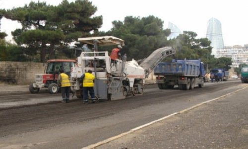 Ремонтные работы на одной из центральных улиц Баку