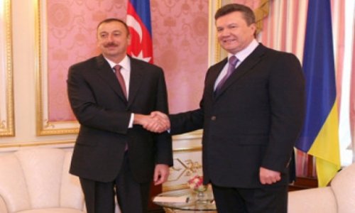 Виктор Янукович и Ильхам Алиев обменялись орденами
