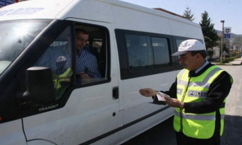 Турецкая полиция разыскивает 7 автомобилей со взрывчаткой